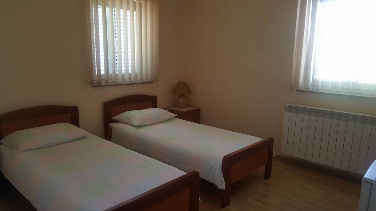 Apartments Barbara Podhum Extérieur photo