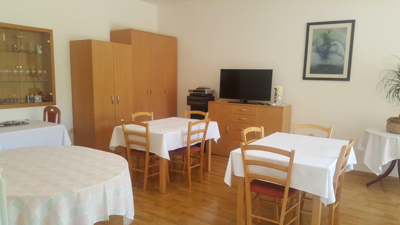 Apartments Barbara Podhum Extérieur photo